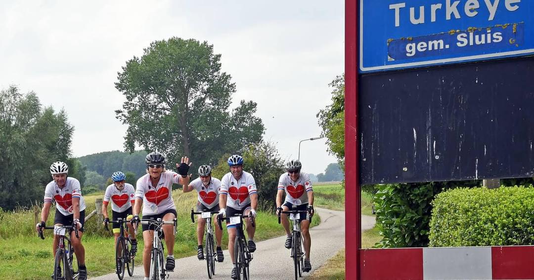 Hollanda’daki Türk köyü: Turkeye.
Bir çok evin kapısında "Ne Mutlu Türküm Diyene" yazıyor. Köydeki birçok levhada "Hoş geldiniz" yazısı bulunur.
Hollanda'nın güneybatı kesiminde, Zeeuws-Vlaanderen'in batısında Zeeland ilinde küçük bir köy.
+++