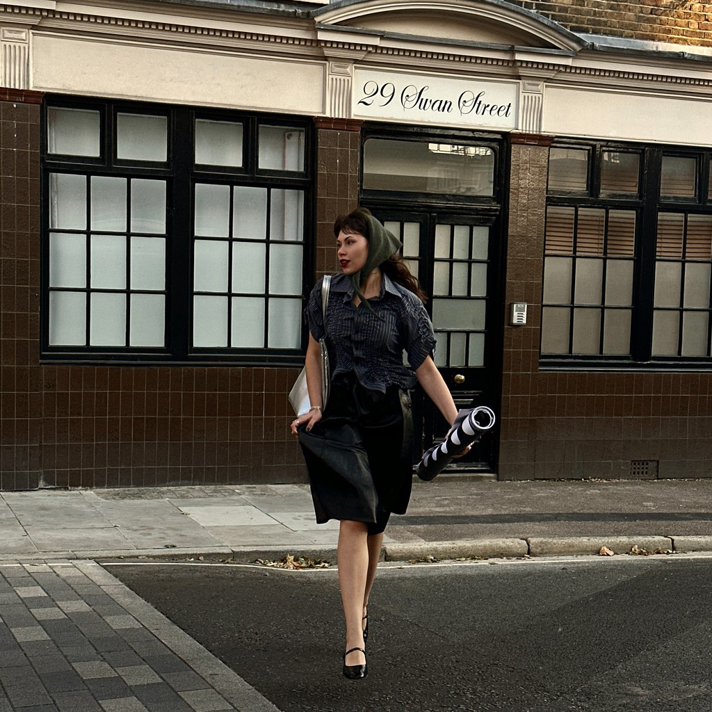 FanfareLabel's tweet image. Meet Nina: the upcycled shirt with ruched detailing!  Perfect for layering or wearing solo, it’s a wardrobe staple with a purpose.

shop Nina shirt: l8r.it/x1HH

#upcycled #shirt #sustainablefashion #ecofriendly #sustainable  #fanfarelabel