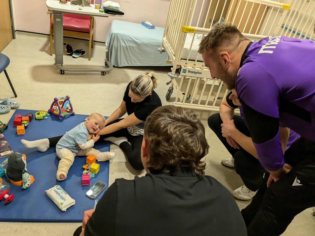Royal Hospital for Children, Glasgow (@rhcglasgow) on Twitter photo Our young hospital warriors had a surprise visit from the <a href="/glasgowwarriors/">Glasgow Warriors</a> this yesterday ⚔️🏉
Thanks to the <a href="/GlasgowWarriors/">Glasgow Warriors</a> for bringing lots of Christmas singing and festive spirit to the hospital & to <a href="/gch_charity/">Glasgow Children's Hospital Charity</a> for organising another special visit Our young hospital warriors had a surprise visit from the <a href="/glasgowwarriors/">Glasgow Warriors</a> this yesterday ⚔️🏉
Thanks to the <a href="/GlasgowWarriors/">Glasgow Warriors</a> for bringing lots of Christmas singing and festive spirit to the hospital & to <a href="/gch_charity/">Glasgow Children's Hospital Charity</a> for organising another special visit