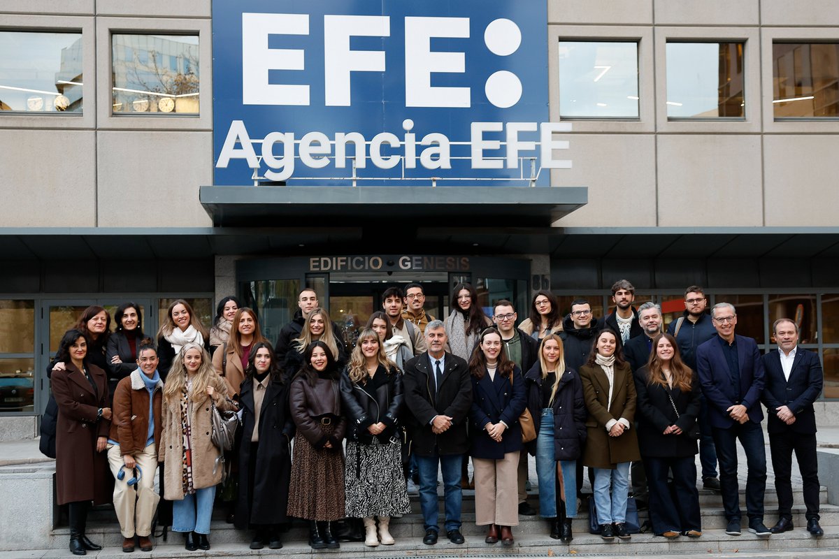 EFE Escuela (@efeescuela) on Twitter photo El presidente de la Agencia EFE, Miguel Ángel Oliver, ha dado este jueves la bienvenida a los 25 periodistas que participan en la IV edición del Programa de Formación en UE puesto en marcha por <a href="/EFEnoticias/">EFE Noticias</a>, a través de <a href="/EFEescuela/">EFE Escuela</a> y <a href="/RTVEin/">RTVE Instituto</a>, en colaboración con <a href="/Europarl_ES/">Parlamento Europeo en España</a> El presidente de la Agencia EFE, Miguel Ángel Oliver, ha dado este jueves la bienvenida a los 25 periodistas que participan en la IV edición del Programa de Formación en UE puesto en marcha por <a href="/EFEnoticias/">EFE Noticias</a>, a través de <a href="/EFEescuela/">EFE Escuela</a> y <a href="/RTVEin/">RTVE Instituto</a>, en colaboración con <a href="/Europarl_ES/">Parlamento Europeo en España</a>
