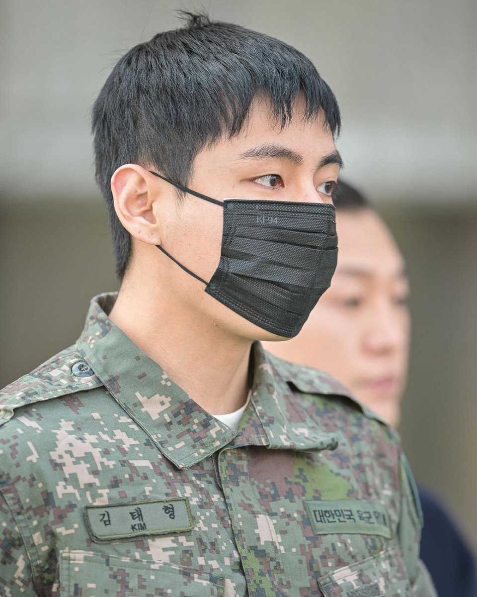 kthhype_ttg8's tweet photo. @AboutMusicYT V will be discharged frm military in 6 months. https://t.co/qxtFKFXHWB