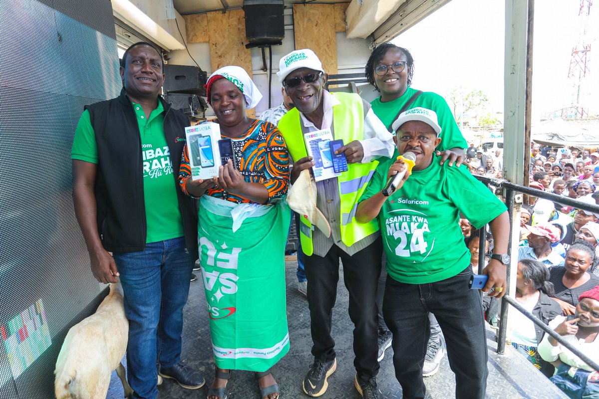 Guys, guess what? Today Jamhuri Day, the Safaricom caravan is in the Coast region spreading cheer. Mimi <a href="/SafaricomPLC/">Safaricom PLC</a> has been nicee especially Tunukiwa. <a href="/Levelup27405217/">Levelup</a> and @OldButYounger #SambazaFurahaNaSafaricom this festive season.