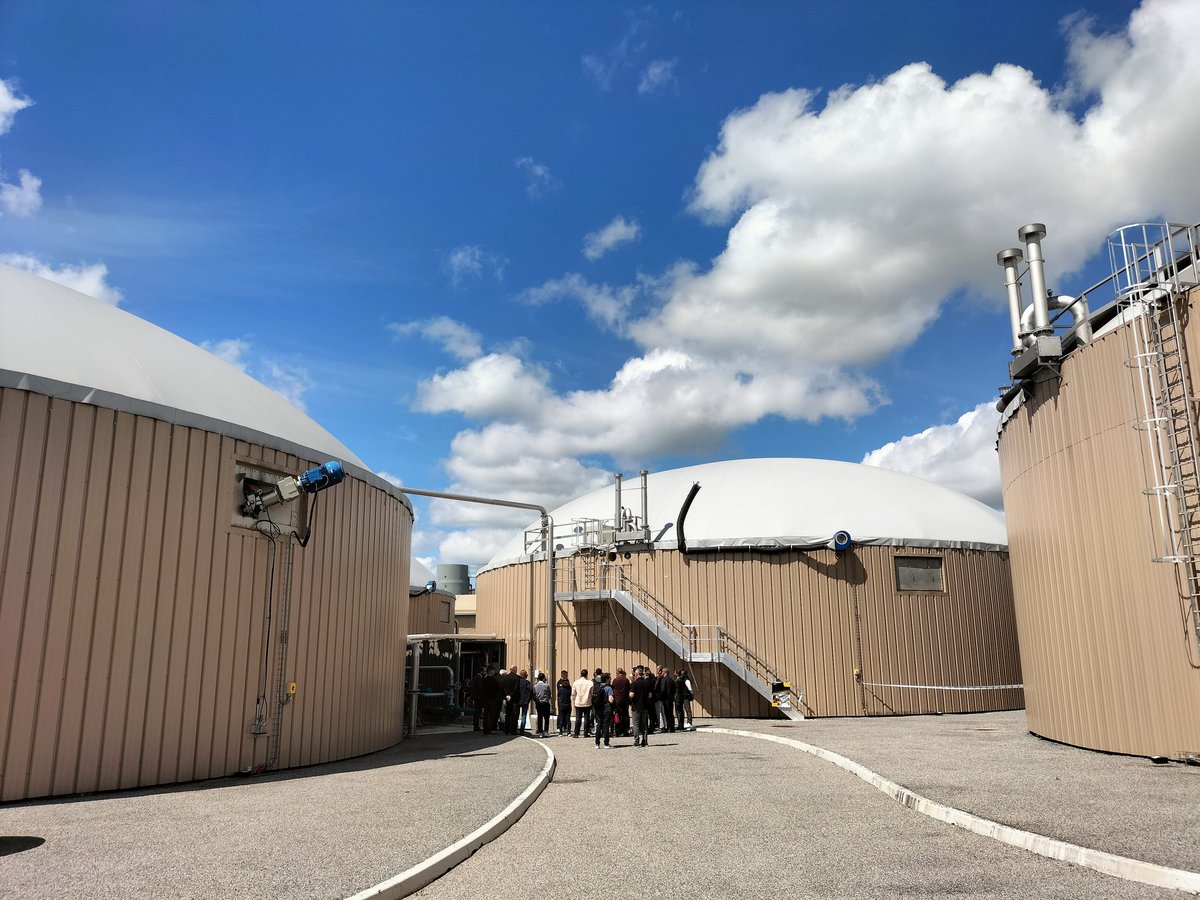 Methatlantique's tweet photo. 🔎 Les #gazverts sont des gaz renouvelables produits sur nos territoires par :
✅ #methanisation dans des installations de #biogaz locales à partir de déchets organiques essentiellement des effluents d'élevage 🐄
✅ #pyrogazeification
✅ #gazeificationhydrothermale

#APIdays https://t.co/IGEM54ATS8