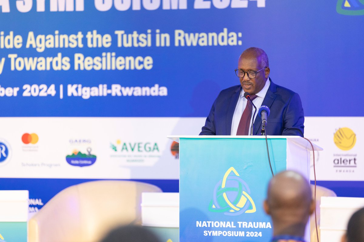 NT_symposium's tweet photo. Hon. @ProfDusingizem1  , representing the Senate and the @Uni_Rwanda  , emphasized the importance of teaching trauma-related lessons in Kinyarwanda.

#NTS2024 #RwandaResilience #MentalHealthRwanda #HealingTogether #TraumaRecovery https://t.co/99nxrEJRgC
