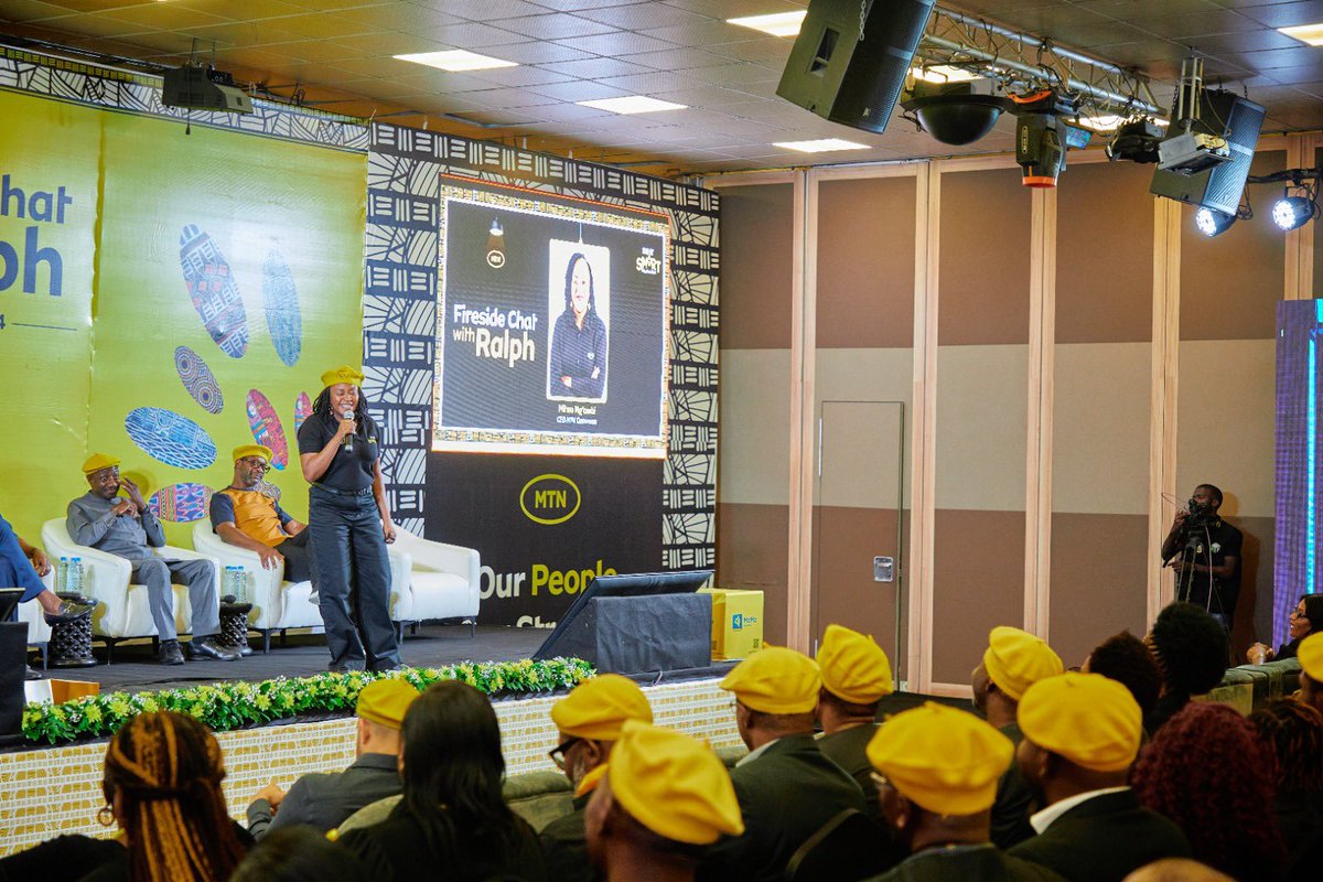 MTNCameroon's tweet image. @MTNGroup CEO @RalphMupita and team concluded a productive visit to Cameroon with a town hall meeting, sharing MTN’s vision for 2025 and gathering valuable employee feedback to strengthen MTN’s culture. #DoingGoodTogether #DoItSmart #PlayYourPart #CloseTheGap