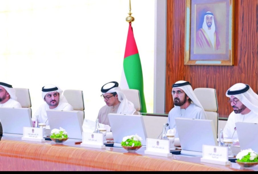 ترأس صاحب السموّ الشيخ محمد بن راشد آل مكتوم، نائب رئيس الدولة رئيس مجلس الوزراء حاكم دبي، رعاه الله، اجتماع مجلس الوزراء الذي عقد بقصر الوطن في أبوظبي، بحضور سموّ الشيخ منصور بن زايد