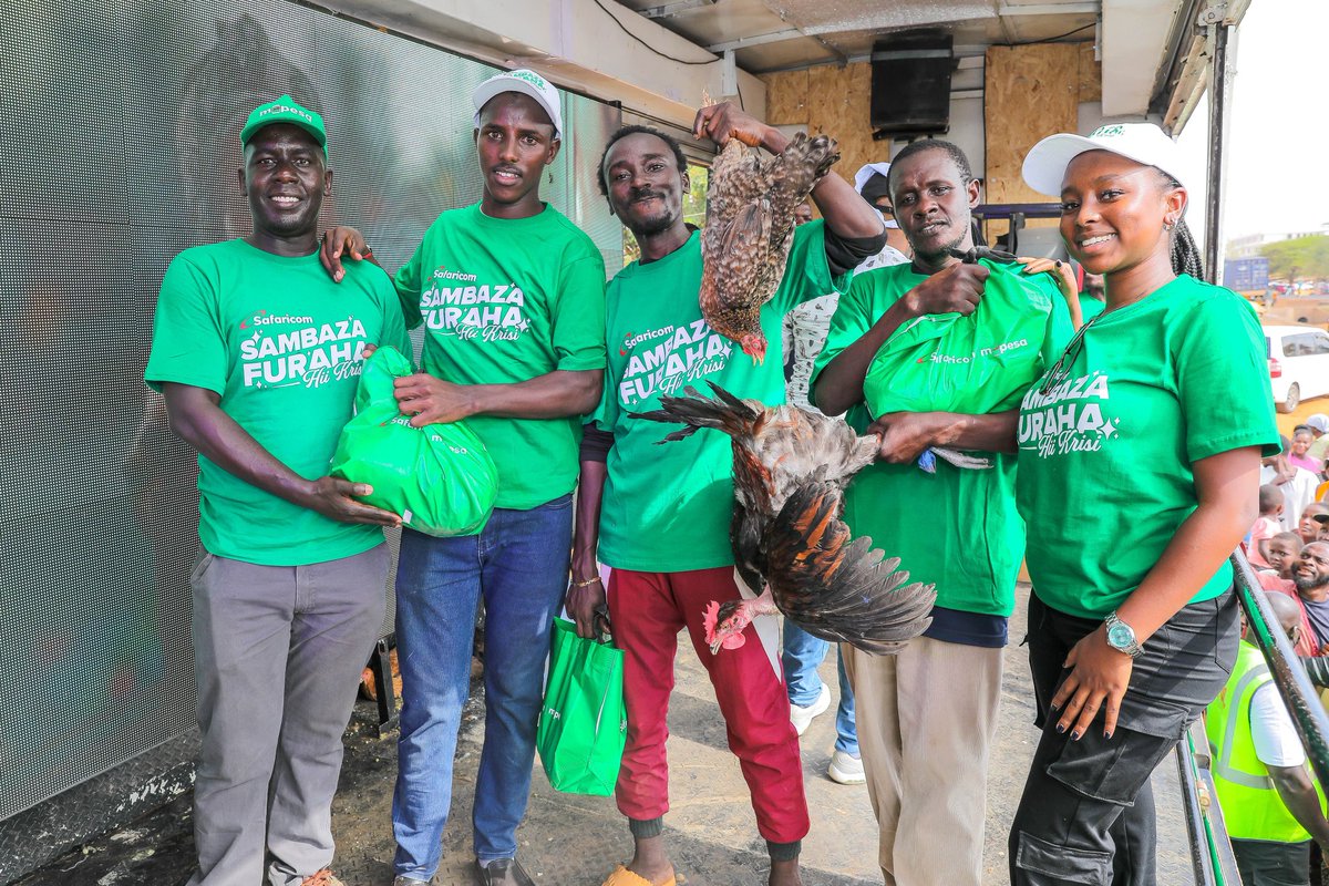 It's Christmas Season, What's that one thing huwa Una enjoy about Xmas yenye lazima Kila Mwaka ifanyike?

Me najua Lazima nguo mpya watu wavae 😂
 #SambazaFurahaNaSafaricom