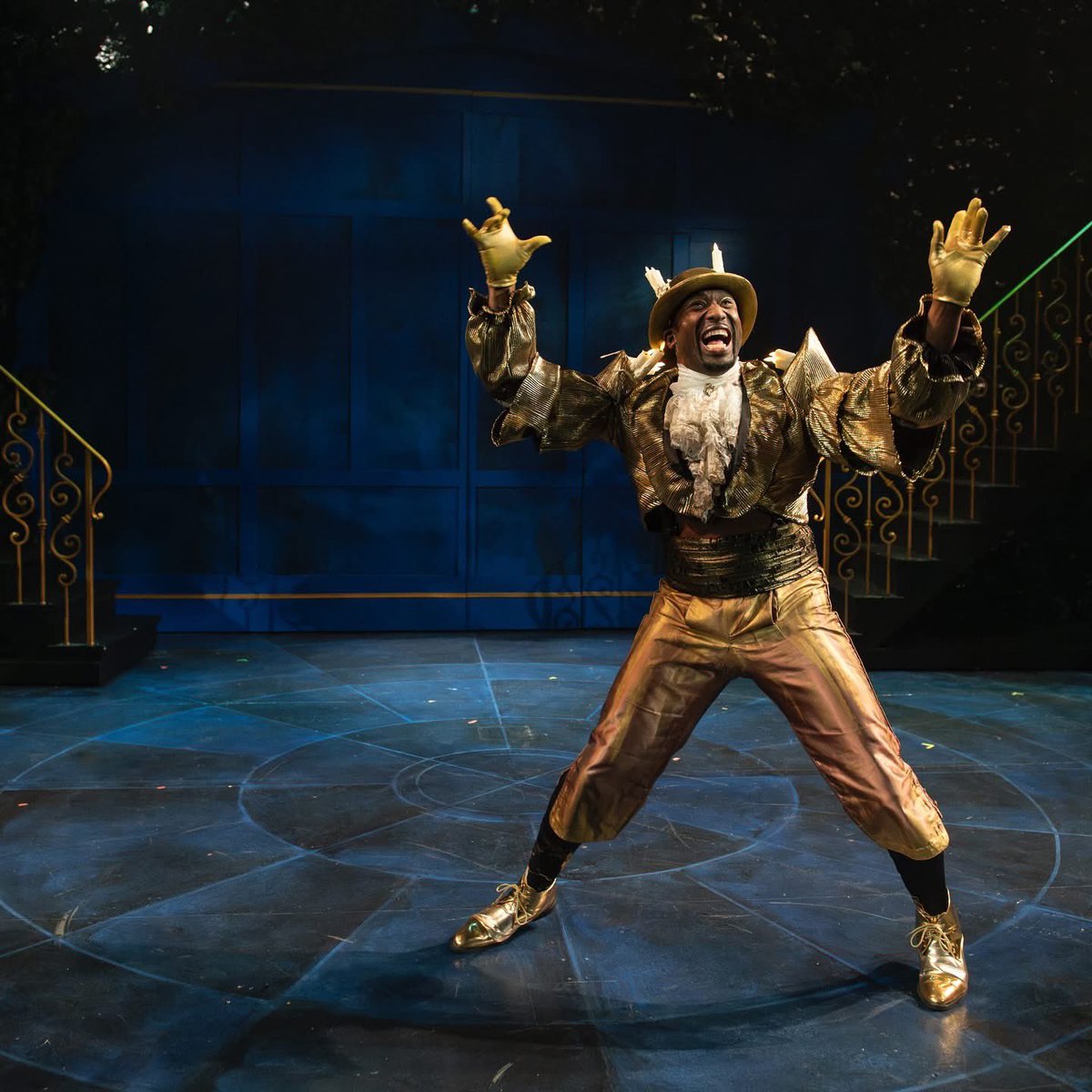 🕯️ #LittyLumiere brings me so much JOY! 💫“LUMIÈRE” has “illuminated” my life and helped me see even in my darkest times. Love to this entire company of incredible storytellers. 🦁 #DisneysBeautyAndTheBeast runs ONLY UNTIL JAN 1st. 🎭 Hope you can make it. mrawayne.com/current