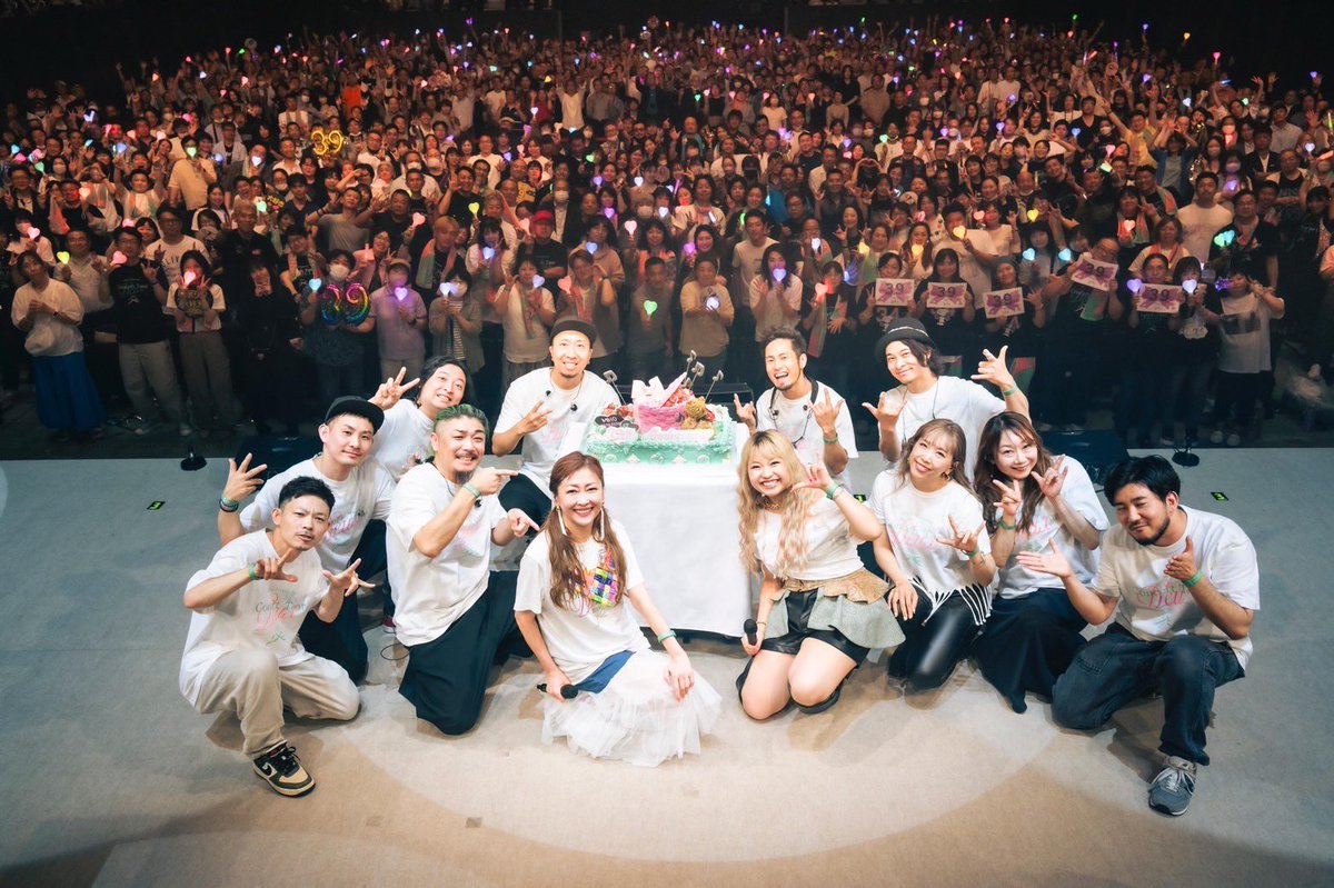 美穂さん

まずは、、、
本当にありがとうございました。

2022年の音楽活動の再開以来、
バンドマスターとしてチームに関わらせていただきました。
沢山の素晴らしい景色を見せていただきました。

思っていたより随分早く止まってしまいましたが、、
中山美穂の音楽に触れ、