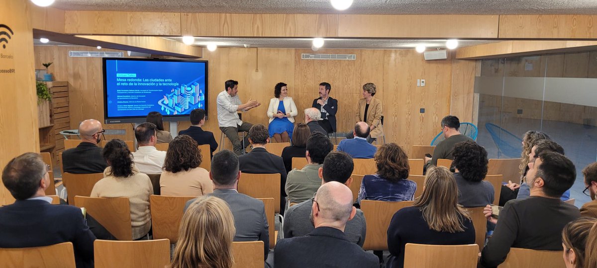 🔵 Ayer tuvo lugar en Madrid la 1ª sesión de #TECHUrbanTalks, un espacio diseñado para el diálogo y la reflexión en torno al desarrollo urbano y los retos de nuestras ciudades.

¡Agradecemos a todas las personas que nos acompañasteis y compartisteis vuestras ideas y aprendizajes!