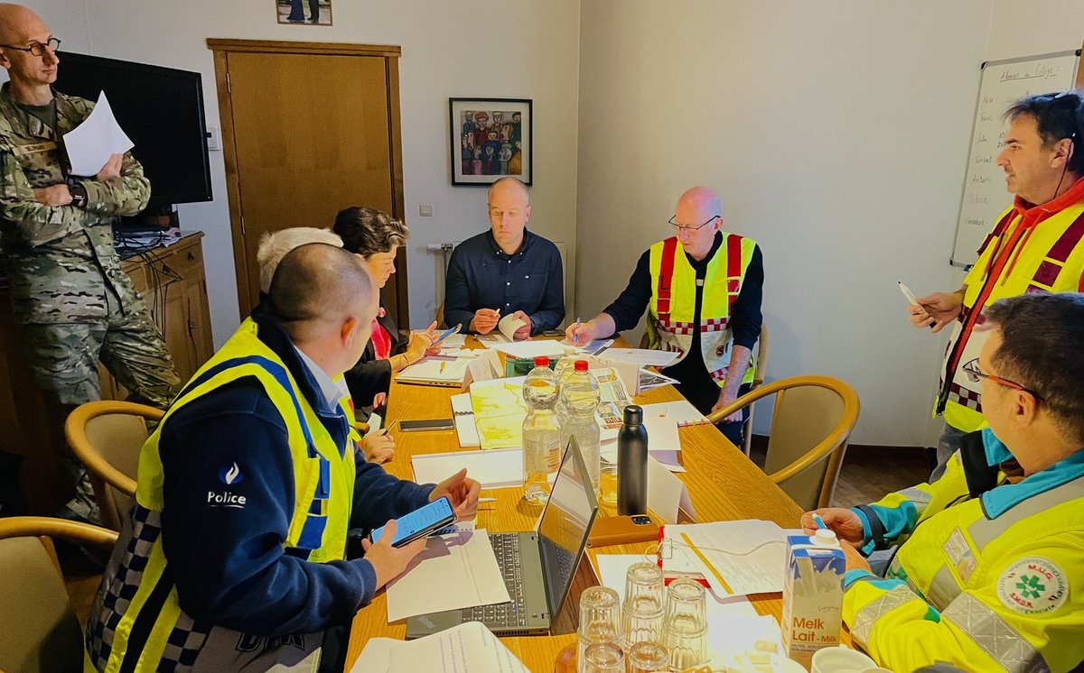 Marc_Lerchs's tweet photo. Ce jeudi 11 décembre, le Bourgmestre de #brainelechateau teste son plan d’urgence. Un exercice #comex organisé par le Gouverneur @gillesmahieu et le Cdt Mil  du #bw. #bwresponse: Se préparer à l’incertain. Avec les citoyens. @vdp_nathalie @ZoneDeSecoursBW @CrisiscenterBE. https://t.co/kk6jKpJsA4