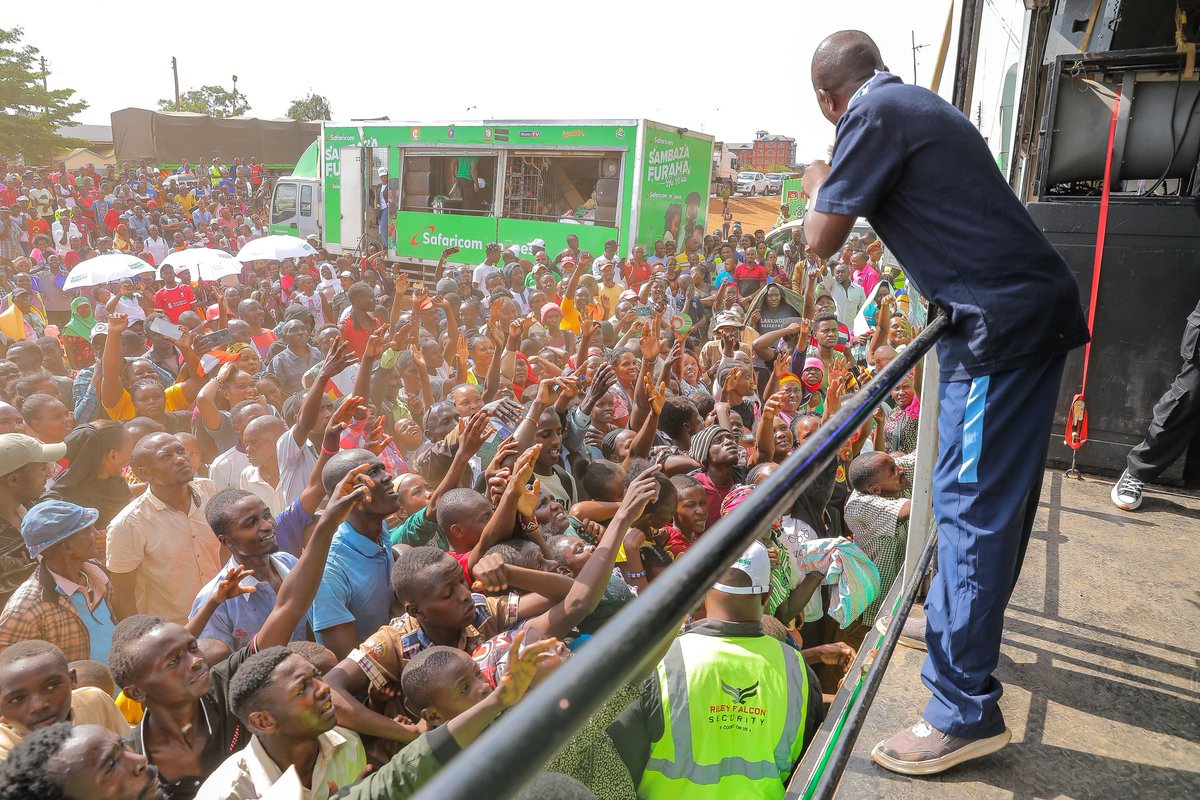 Hii Jamhuri Day Safaricom caravan is spreading cheer coast region.<a href="/Sharn/">Sharn</a>  <a href="/oj_vinny/">Vinny Vince Oj</a> mnapenda services gani za <a href="/SafaricomPLC/">Safaricom PLC</a>?. Share them using :#SambazaFurahaNaSafaricom. I like tunukiwa minutes offers as it helps me keep connected with family especially this festive season.