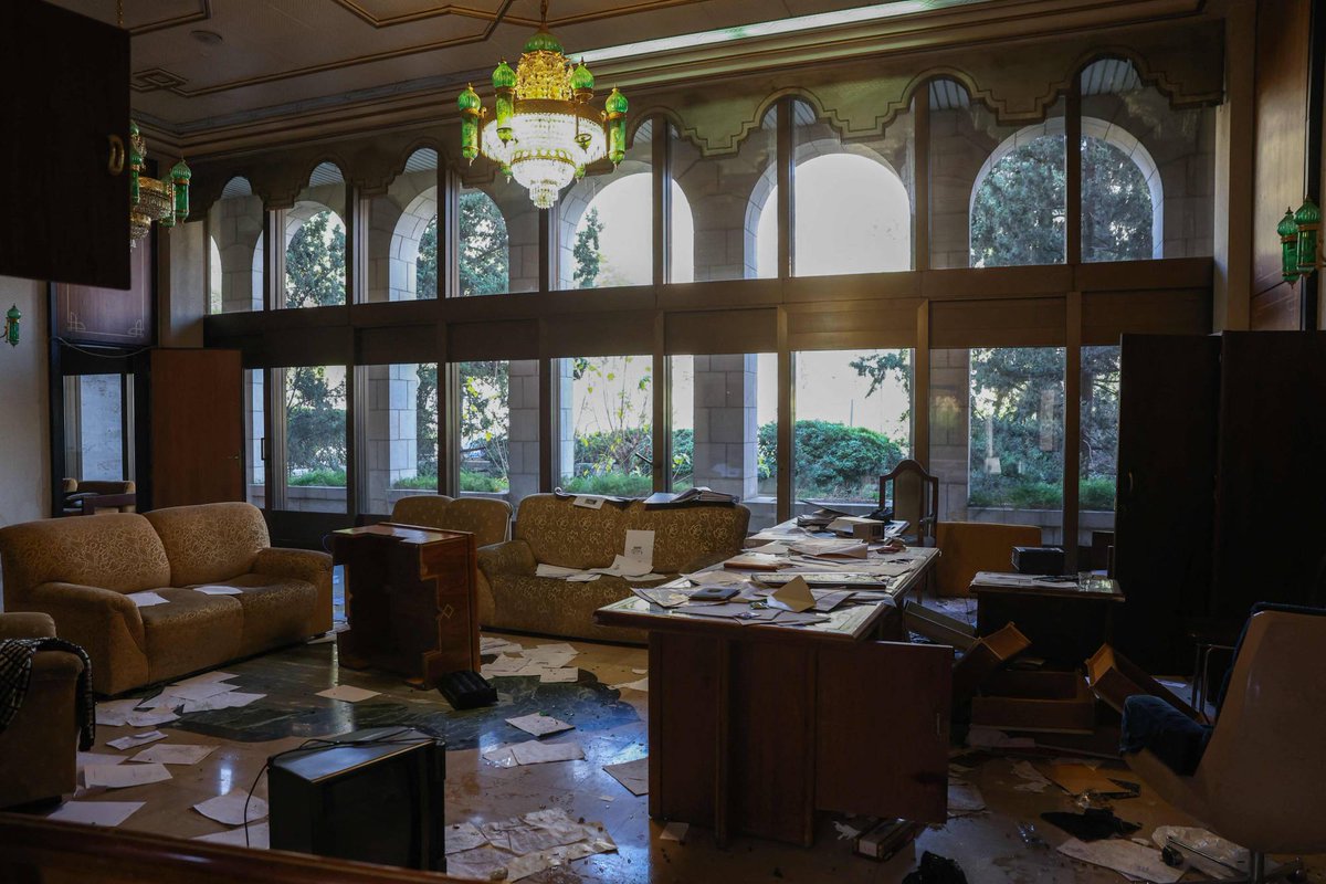 ﴿فَتِلْكَ بُيُوتُهُمْ خَاوِيَةً بِمَا ظَلَمُوا ۗ إِنَّ فِي ذَٰلِكَ لَآيَةً لِّقَوْمٍ يَعْلَمُونَ﴾
[ النمل: 52]