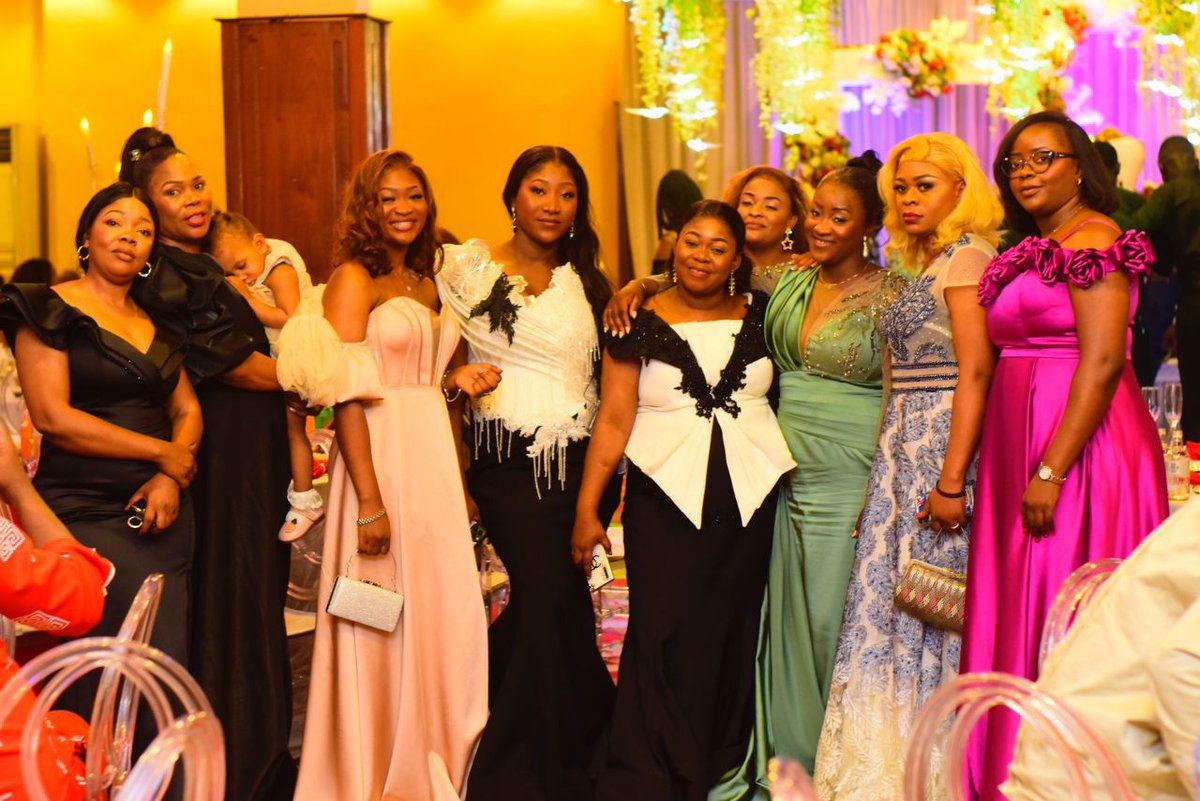 Nous sommes bien habillé oui oui une seule adresse #Sarah #Business sur #LacMoero n* 100 

Toute la famille était habillée et moi mes vestes et Robes toujours chez celle que j'appelle affectueusement Ya Sarah Mbiya . 

Je vous invite tous à visiter cet ets vous ne serez pas déçu.