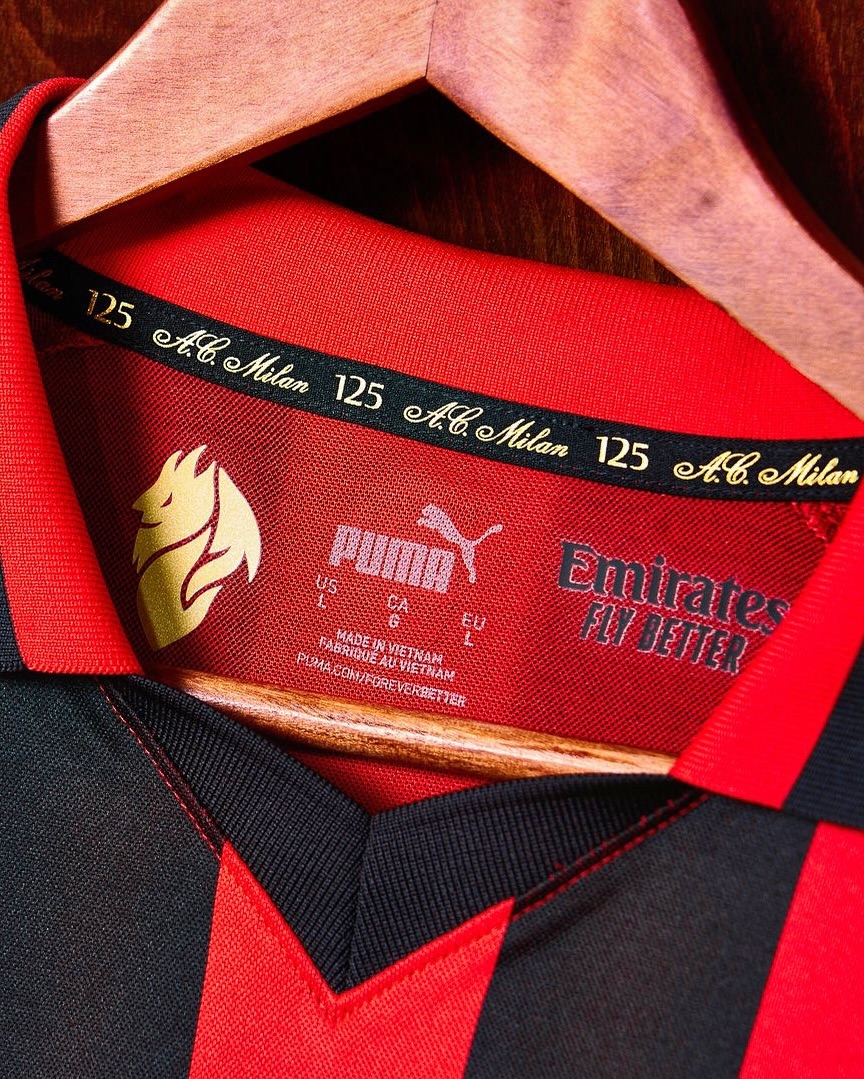 MaxMaillots 🇫🇷 (@__maxmaillots) on Twitter photo 🔥 À GAGNER : Le maillot rétro des 125 ans de l'AC Milan ! 🇮🇹⚫️🔴
Un collector historique à remporter ! Pour participer :
1️⃣ RT ou Like ce tweet
2️⃣ Follow <a href="/__MaxMaillots/">MaxMaillots 🇫🇷</a>
3️⃣ Taguez un ami qui adore Milan
Tirage au sort dans 72h ! 🍀 Bonne chance à tous ! 💪 🔥 À GAGNER : Le maillot rétro des 125 ans de l'AC Milan ! 🇮🇹⚫️🔴
Un collector historique à remporter ! Pour participer :
1️⃣ RT ou Like ce tweet
2️⃣ Follow <a href="/__MaxMaillots/">MaxMaillots 🇫🇷</a>
3️⃣ Taguez un ami qui adore Milan
Tirage au sort dans 72h ! 🍀 Bonne chance à tous ! 💪