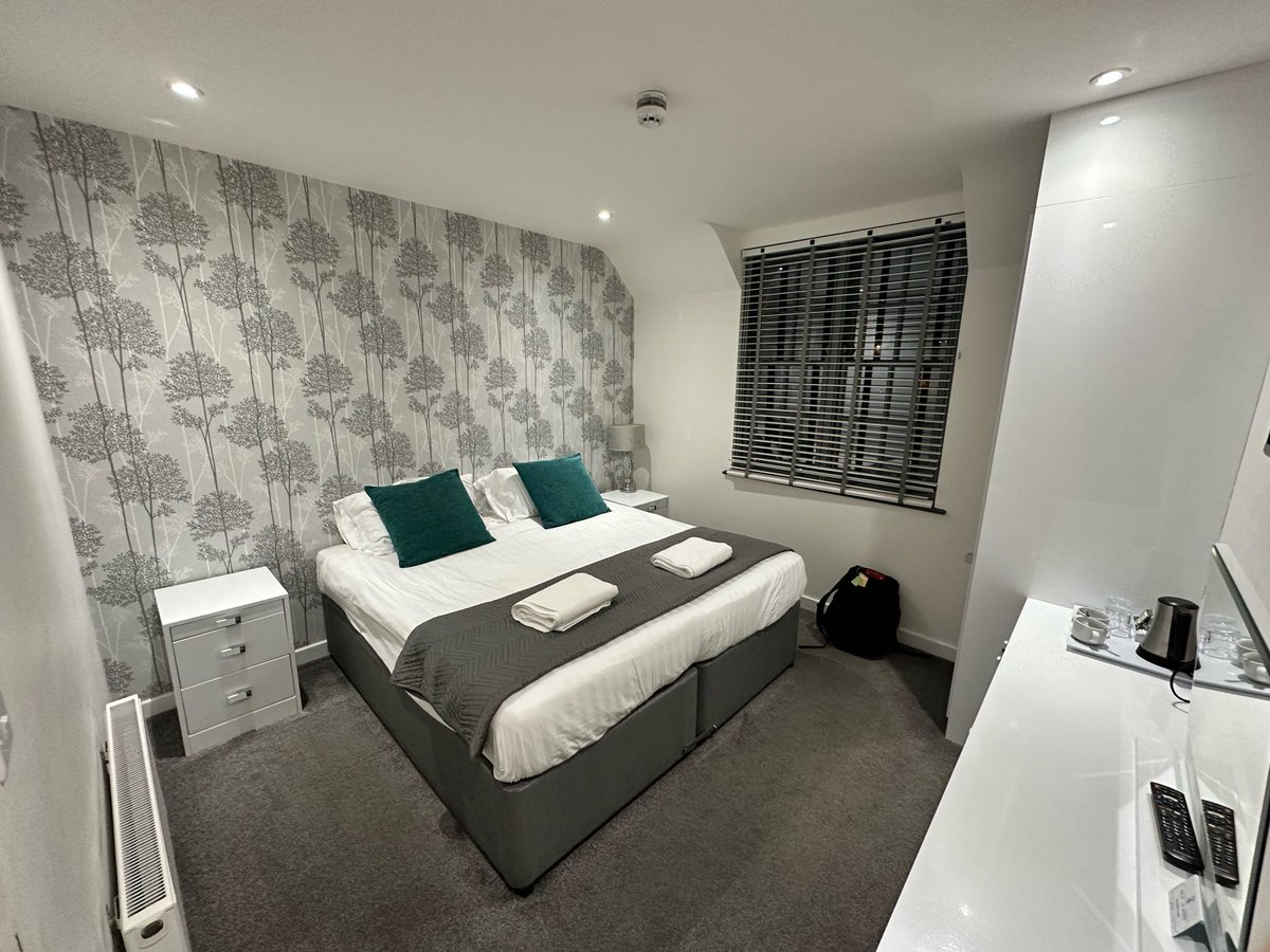 paul_winginit's tweet photo. Very pleasant stay at the Rose and Crown in Goodwick. Double room en suite and breakfast includedโฆ ยฃ37 ๐คฉ unbeatable value and just yards from Fishguard and Goodwick station! #lastscratch ๐ด๓ ง๓ ข๓ ท๓ ฌ๓ ณ๓ ฟ https://t.co/kngSaH1Fi8