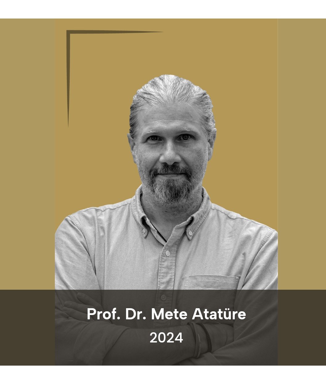 Kendisiyle çalışmaktan büyük keyif ve gurur duyduğum grup liderimiz Mete Atatüre(<a href="/MeteAtature/">Mete Atature</a>)  kuantum teknolojileri ve ağları alanında gerçekleştirdiği çalışmalarıyla Koç Üniversitesi Rahmi M. Koç Bilim Madalyası’na layık görüldü.👏

bilimmadalyasi.ku.edu.tr/prof-dr-mete-a…