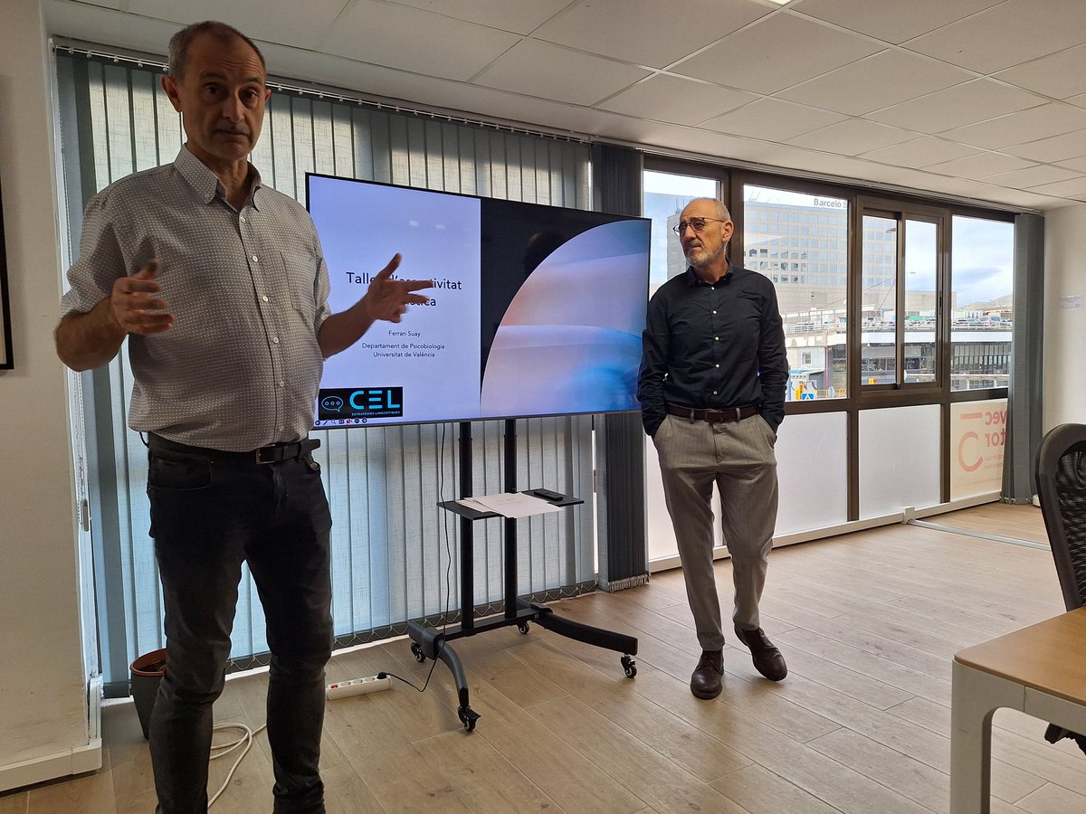 Avui fem un Taller d'#AssertivitatLingüística amb <a href="/respon_cat/">Respon.cat</a> i <a href="/Vector_5/">Vector 5</a> a càrrec d'en <a href="/FerranSuay/">Ferran Suay</a> de #CELEstratègiesLingüístiques