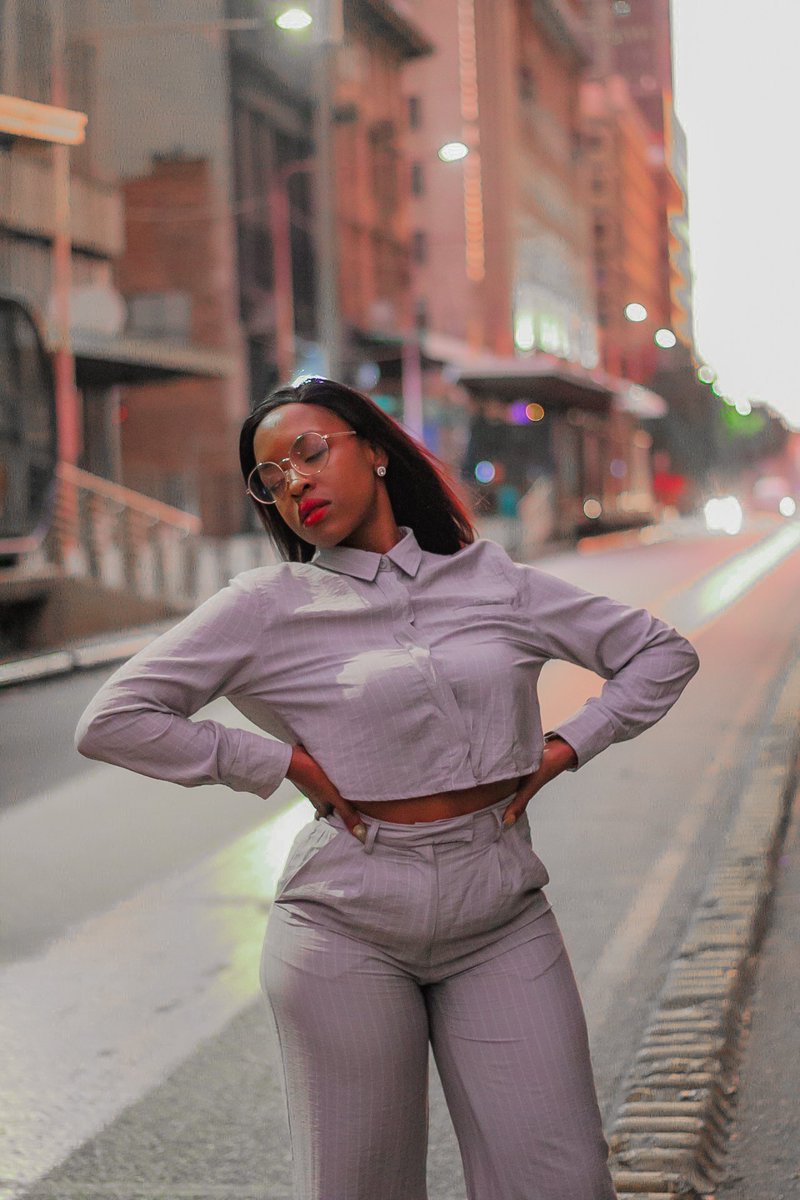 official_kmass's tweet photo. Cover girl energy. โจ
#kmass #confidence #streetshoot #powerbrand https://t.co/b3I6Uqsz9o