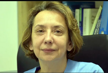 14 γιατροί στη ΜΕΘ του ΠΑΓΝΗ έκαναν το αυτονόητο.  Και νίκησαν. Συνολικά 14 γιατροί, με επικεφαλής τη διευθύντρια της Μονάδας Εντατικής Θεραπείας, Ευμορφία Κονδύλη, υπέβαλαν μαζικά τις παραιτήσεις τους από το ΕΣΥ, καταγγέλλοντας ότι τη στιγμή που το νοσοκομείο λειτουργεί 
οριακά