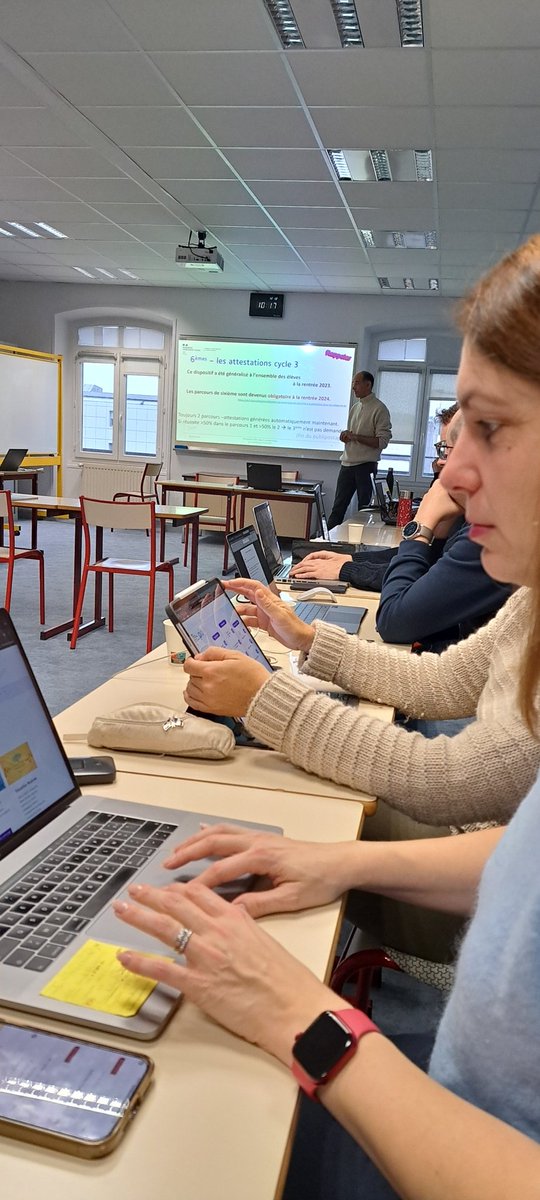 Réunion des charges de mission de proximité <a href="/Drane_ot/">DRANE Orléans-Tours</a>.
🙂 Au programme :
- cybersécurité
- dispositif PIX+EDU
- PIX
- IA
Préparation de maquettes de formation pour les RUPN et les FIE à suivre