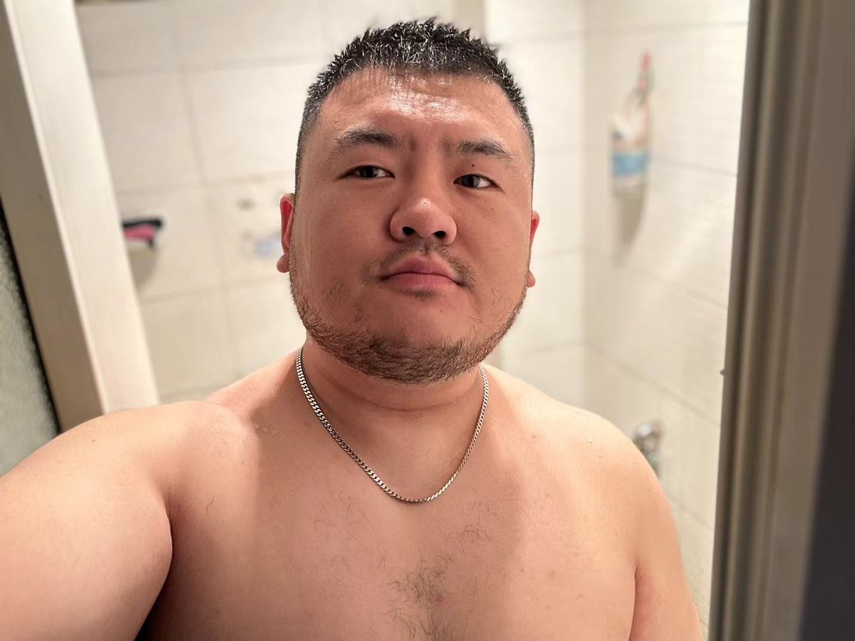 我自己的私人电报群，不是什么诈骗的哈，可以一起聊天，一起组局打游戏，上一条链接出问题了，抱歉

t.me/+nCEi7_LlrikwY…