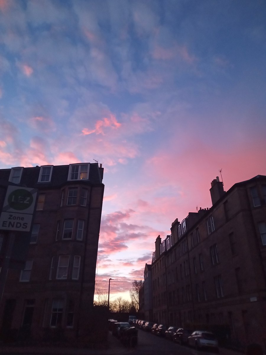 Good morning ☀️

BLL's winding down on Friday 20th December 2024 🥶

If u spotted something u'd like to borrow, get ur skates on &amp; email  ur name, address (home or workplace on #Edinburgh's Southside) &amp; a note of the items you're interested in; we'll make it happen 👍🏽