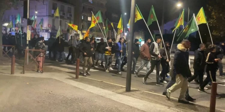 YPJInt's tweet photo. While the attacks on #Rojava continue, so do marches and actions in solidarity! While the governments of the world turn a blind eye to what is happening in #Rojava, the people take up a stance over Turkish aggression, like in #Hamburg, #Tennessee #Draguignan and #Brussels https://t.co/4YoZAfLXTs