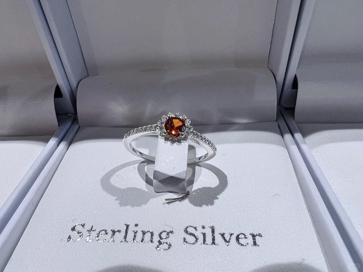 komplex06's tweet image. Elegance is not about being noticed, it's about being remembered. ✨💍