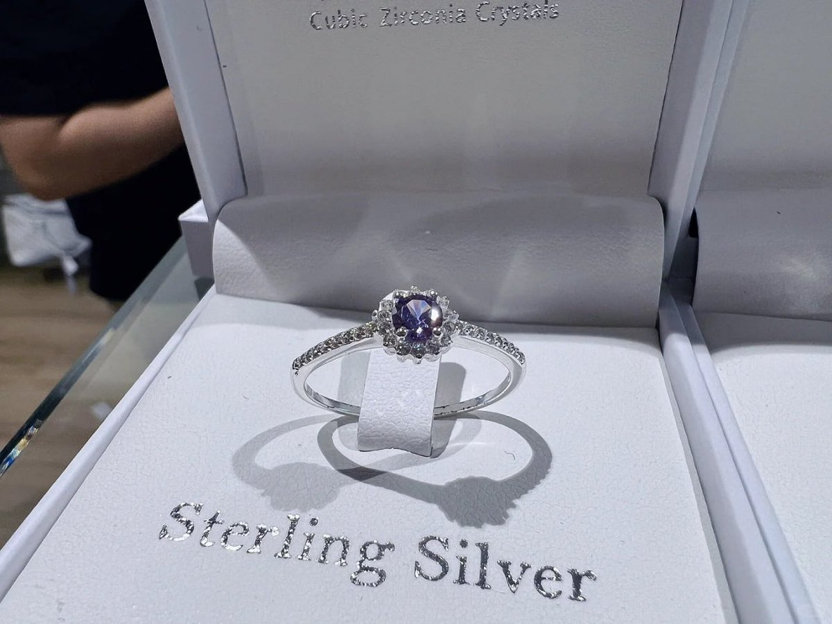 komplex06's tweet image. Elegance is not about being noticed, it's about being remembered. ✨💍