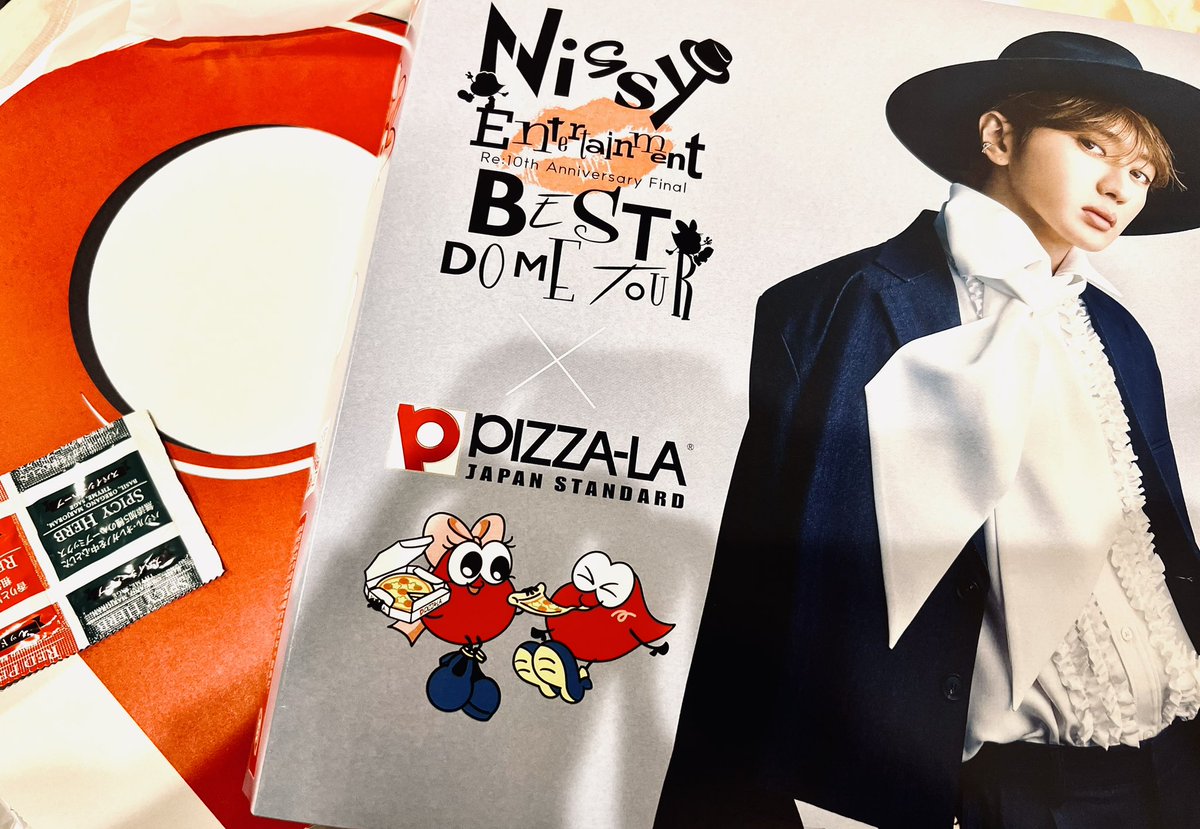 pururun2425's tweet photo. Nissy×ピザーラ 届いた〜💖
ピザの箱とは別になってたからスルッとカバー外せたよ！ https://t.co/GbmtzexZZ5