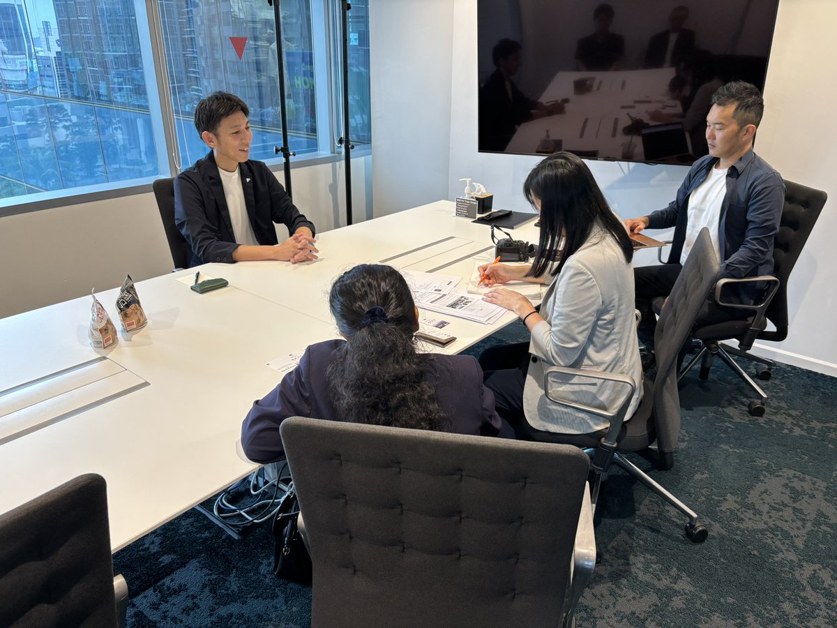mutsurepo's tweet image. 市特産品の販路開拓状況を確認すべく、シンガポールの伊勢丹へ。
川内産の乾燥ナマコは、キロ約5,000シンガポール・ドル、日本円では約60万円で実際に売れているそう。
#AGAP 参加学生がパッケージデザインを考えた #海峡サーモン の皮チップスも店頭に。