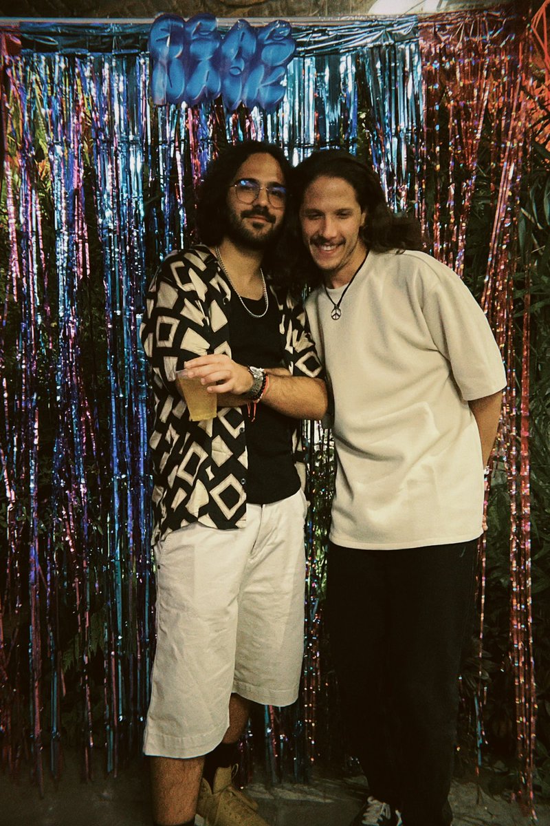 Te quedan lacras #EsasNaik tu pegas conmigo mai.

open.spotify.com/track/31dBKFJy…