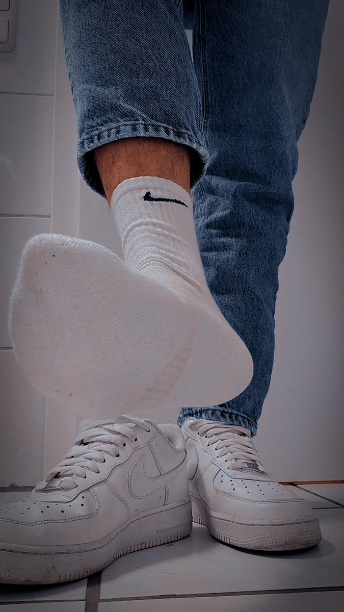 warummen's tweet photo. Who wants to 👃🏼🧦
#Whitesocks #nikesocks #afos https://t.co/UgORCtrFZq