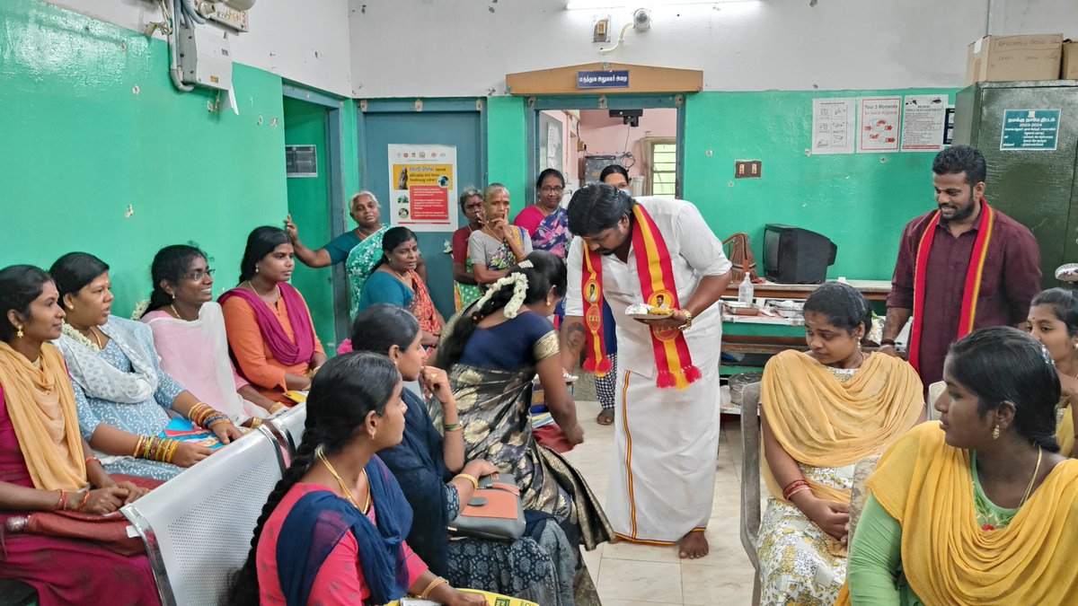 TVMIPatukottai's tweet photo. தமிழக வெற்றிக��கழக தலைவர் தளபதி அவர்களின் சொல்லுக்கிணங்க
இன்று முதல் 12-12-2024
 (ஒரு வருட திட்டமாக) அரசு மருத்துவமனையில் கர்ப்பிணி பெண்களுக்கு ஊட்டச்சத்து பொருட்கள் தஞ்சை தெற்கு மாவட்ட தலைமையில் பட்டுக்கோட்டை வடக்கு ஒன்றிய சார்பாக ஊட்டச்சத்து பொருட்கள் வழங்கினார்கள்
@tvkvijayhq https://t.co/Fp3yPwuZ4C