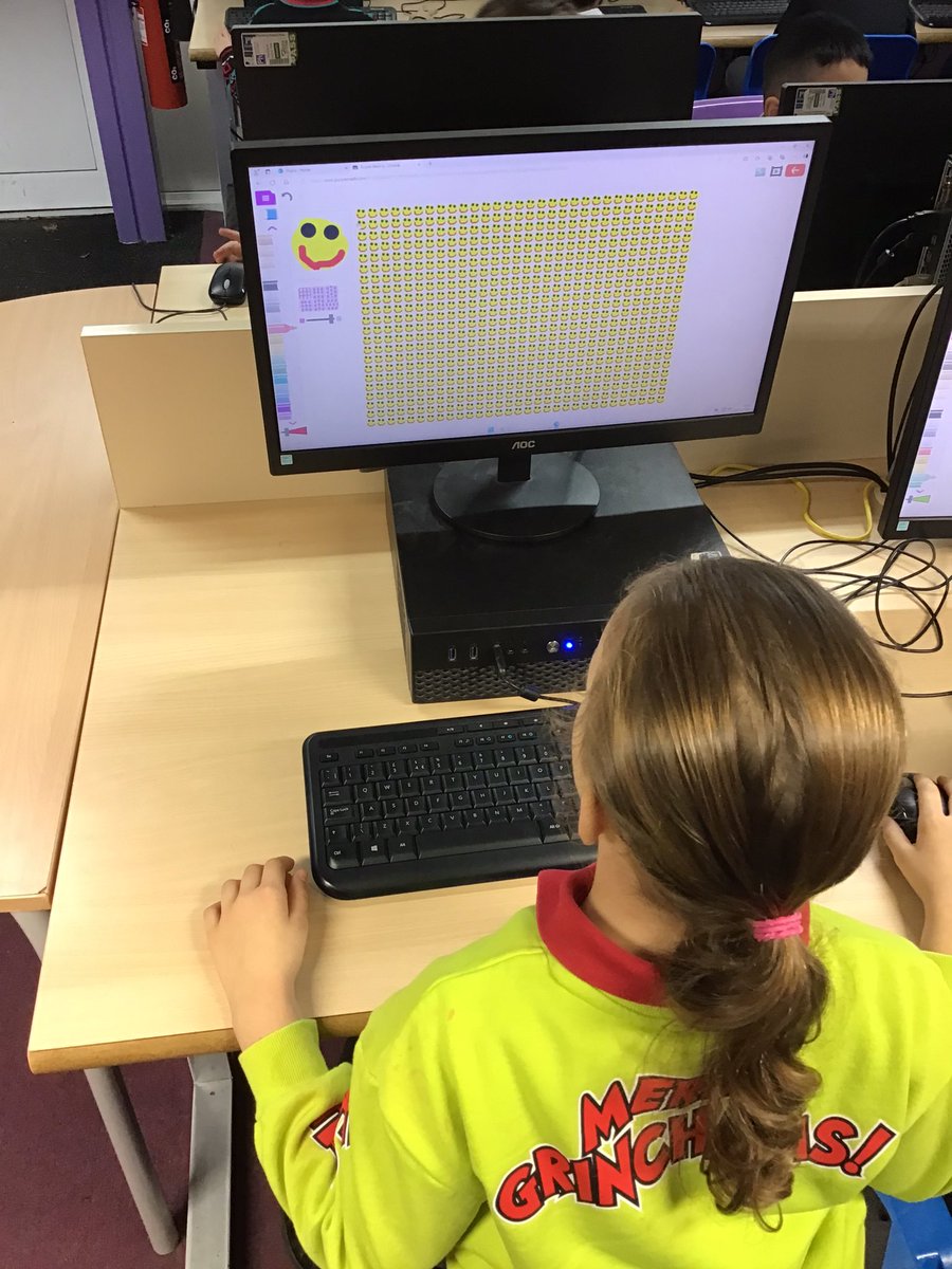 Continuing our getting creative unit in Computing by creating repeating patterns inspired by William Morris! <a href="/YorkeMead/">Yorke Mead Primary  School</a> #YorkeComputing