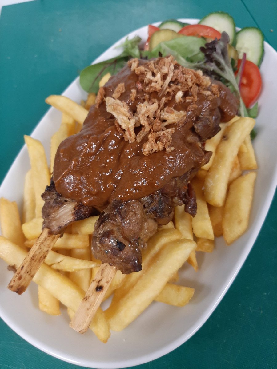 michelhovenkamp's tweet photo. Trek in een super lekker kip satรฉ menu? Wees dan welkom bij Cafetaria Winssen. Home Made kipsatรฉ's met pindasaus, salade en verse frietjes. O, ja. En een dotje mayo erbij, natuurlijk. Wij zijn vandaag open tot 22:00 uur.
#afferdengld #bergharen #deest #horssen #ewijk #winssen https://t.co/B7yutNfSRb