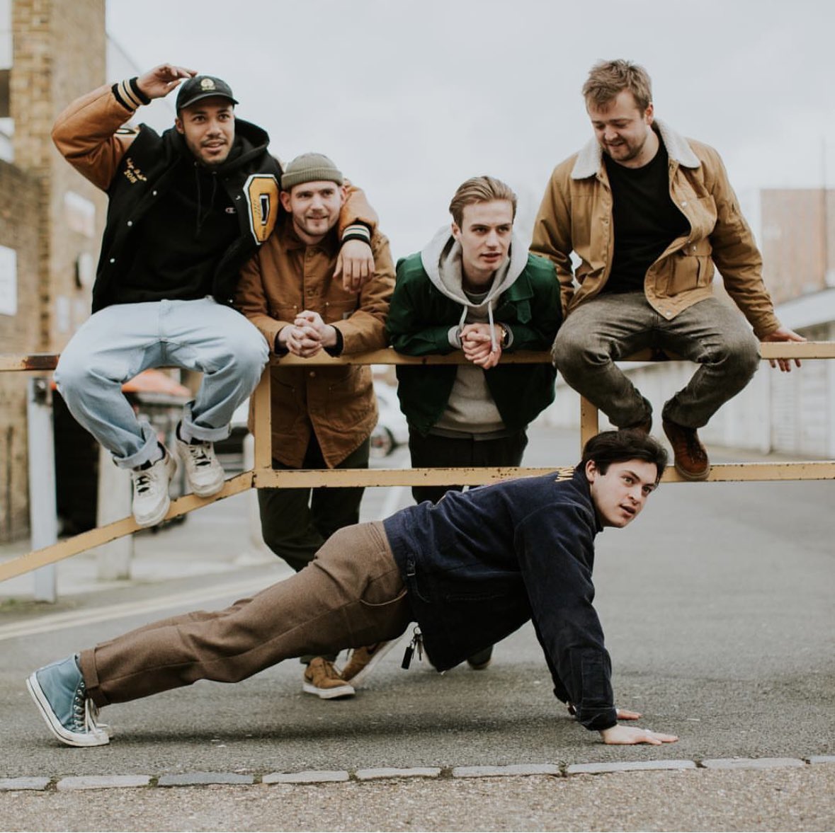 KawalaOfficial's tweet photo. End of an era 😭💔 what a bloody ride it’s been, thank you for being the best community of fans a band could ever ask for &amp; giving us the best years of our lives 🥹
Grab your tickets to the Farewell tour now and let’s make it the biggest send off ever 🫶
https://t.co/1NWv9fWxNk https://t.co/VngMkGvjgQ