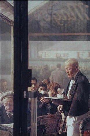 Saul Leiter.

Waiter.
Paris.
1959.