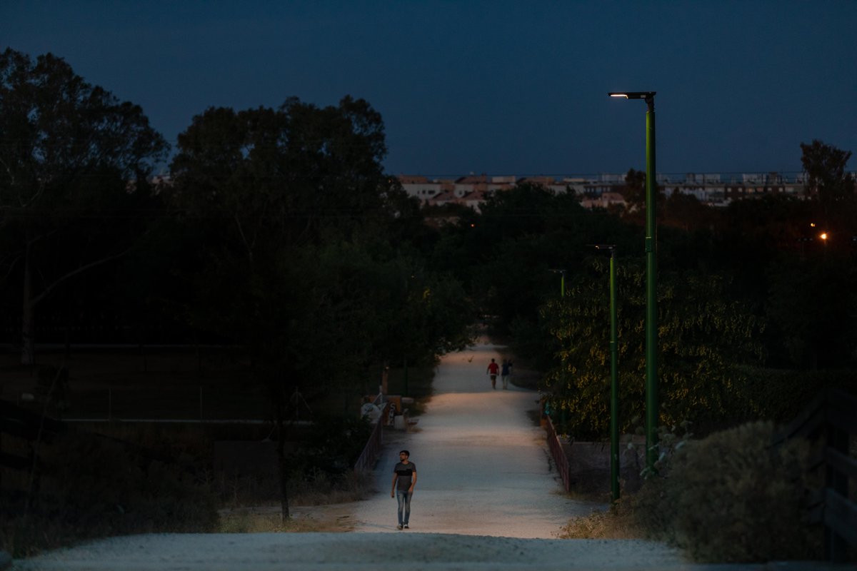 Desde 2019, las farolas solares instaladas en Sevilla por Signify han demostrado cómo la tecnología puede marcar una diferencia real en la seguridad y sostenibilidad urbana. 🌍

🔗 Descubre este proyecto: signify.co/3B8p1ER 

#InnovaciónSolar #CiudadesInteligentes