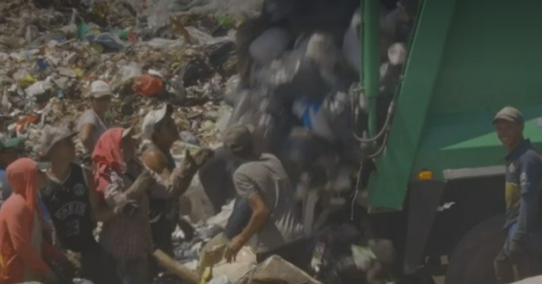 theatlascharity's tweet image. On day 12 of #AtlasAdvent 
A harrowing realisation: in one of the poorest slums in Argentina, families rely on a huge landfill site for food. Teenagers and children are living off  of rubbish. 

Donate Today 🔗theatlascharity.org/appeal/atlasad…

 #VirreyesRugby #SupportLocal