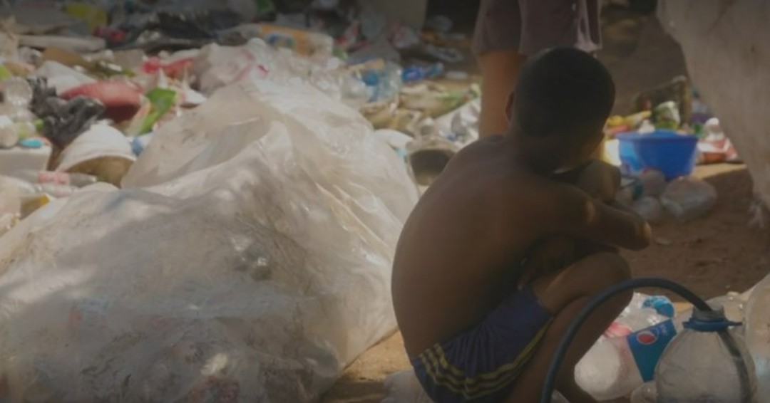 theatlascharity's tweet image. On day 12 of #AtlasAdvent 
A harrowing realisation: in one of the poorest slums in Argentina, families rely on a huge landfill site for food. Teenagers and children are living off  of rubbish. 

Donate Today 🔗theatlascharity.org/appeal/atlasad…

 #VirreyesRugby #SupportLocal