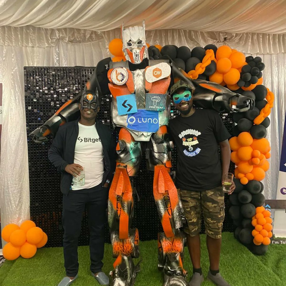 BlockCoop_'s tweet photo. ๐ญBlockCoop had an incredible time at the Blockchain Costume Party, mingling with innovators, creatives, and visionaries. It was a night of fun, laughter, and tech brilliance! Stay tuned as we continue to redefine financial freedom through blockchain
#BlockchainParty #BlockCoop https://t.co/Lp5DUYy10m
