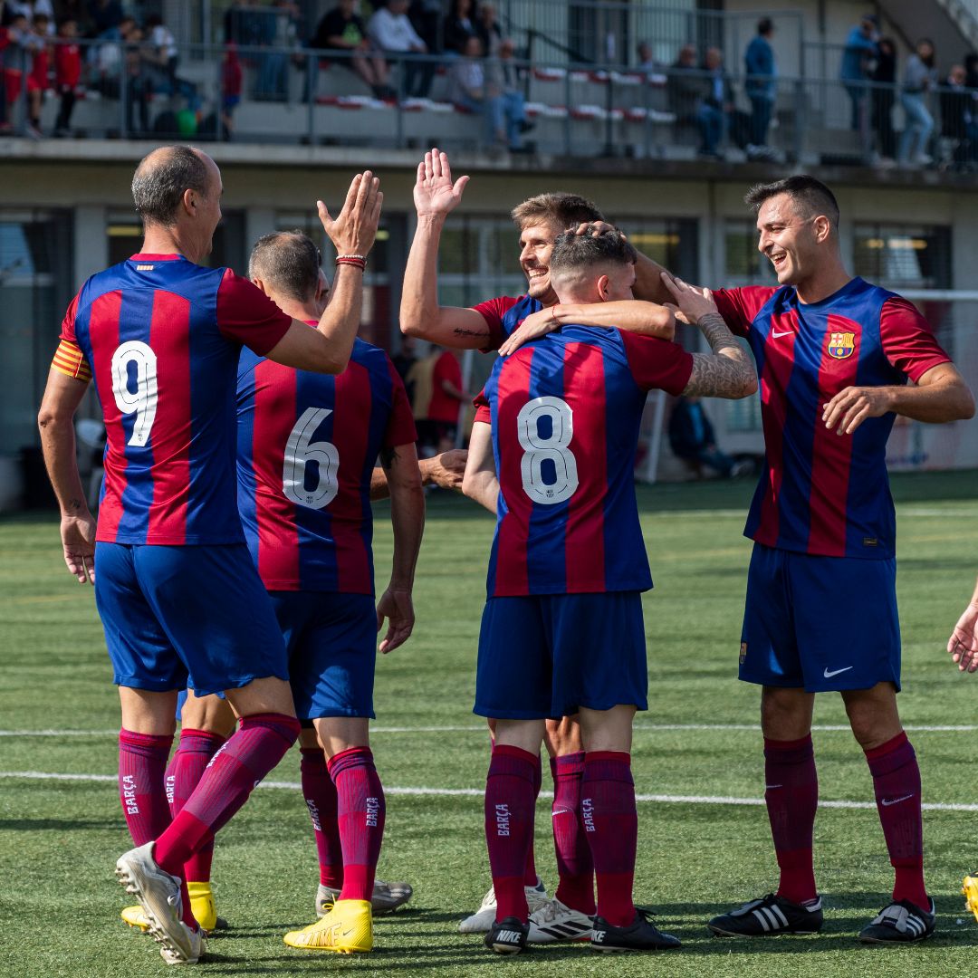 FCBjugadors's tweet photo. 🔵🔴S’acosta nou partit solidari!!
C.F Sant Joan Despí 1906 Veterans - AJ FCB Masculí

👏🏼 El partit per @la_marato es jugarà a ple pulmó per combatre les malaties respiratòries.

📆 Diumenge 15 de desembre
⏰ 11 hores
📍Camp Municipal les Planes

#seguimenjoc #LaMarató3Cat https://t.co/MF6peLOLLw