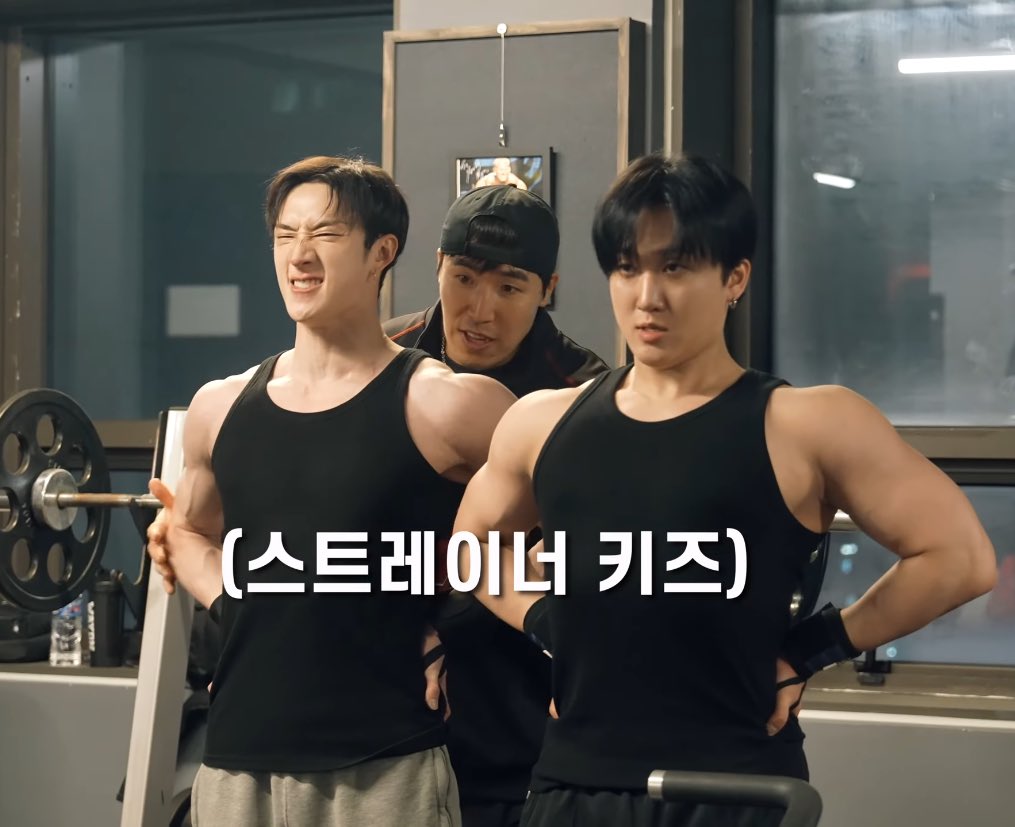 SEUNGM1NE's tweet photo. oh my god chan &amp; changbin in gym jongkook 😭❤️ “strainer kids” HELP https://t.co/Tt9oMYhbGR