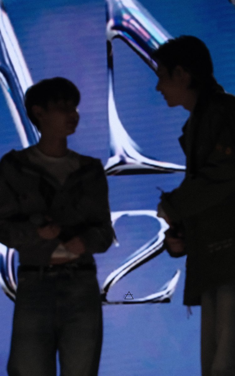 Jneworld's tweet photo. ปิดไฟ         VS       เปิดไฟ

#ออฟกัน  #OffGum 
#GMMTVFanFest2024inMacau https://t.co/xq8ltlgiBx