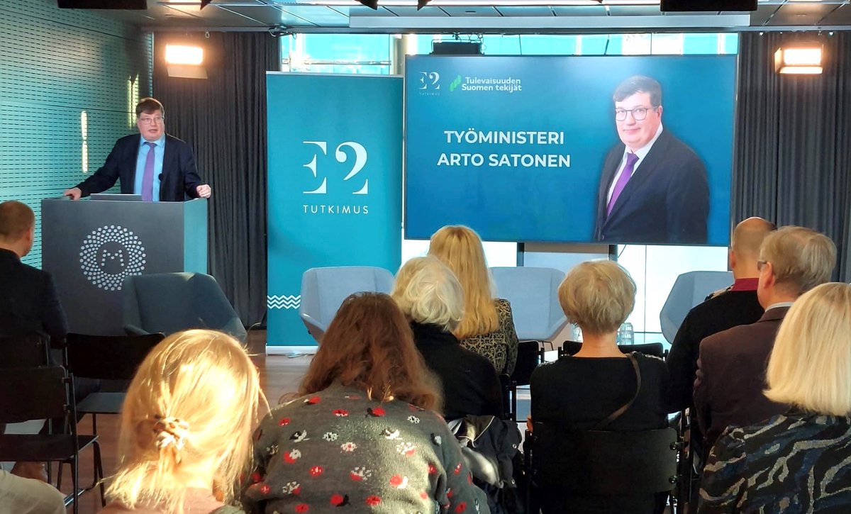 E2 Tutkimus (@e2_tutkimus) on Twitter photo "Tutkimusten perusteella on kiinnostavaa pohtia, miten löydämme tasapainon etätyön ja läsnä olevan työn välillä. Häviääkö yhteisöllisyys, jos työskentelemme entistä enemmän etänä?", työministeri <a href="/artosatonen/">Arto Satonen</a> kommentoi puheenvuorossaan tutkimustuloksiamme. "Tutkimusten perusteella on kiinnostavaa pohtia, miten löydämme tasapainon etätyön ja läsnä olevan työn välillä. Häviääkö yhteisöllisyys, jos työskentelemme entistä enemmän etänä?", työministeri <a href="/artosatonen/">Arto Satonen</a> kommentoi puheenvuorossaan tutkimustuloksiamme.
