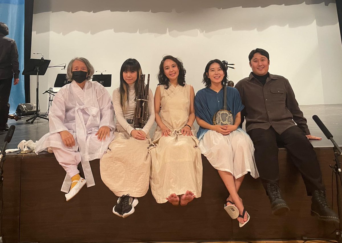 aika_higamo's tweet image. 台湾🇹🇼与那国🇰🇷済州島

黒潮プロジェクトがついに終わってしまった。
皆さん、音楽経験の無い私を受け入れてくれて本当にありがとう。こんな舞台は二度とない。初めての挑戦ばかりの初舞台。ルーツを求める旅だった。今回生まれた縁はきっと未来に繋がる。またね。

ー私はどこから来た、何処へ行くー