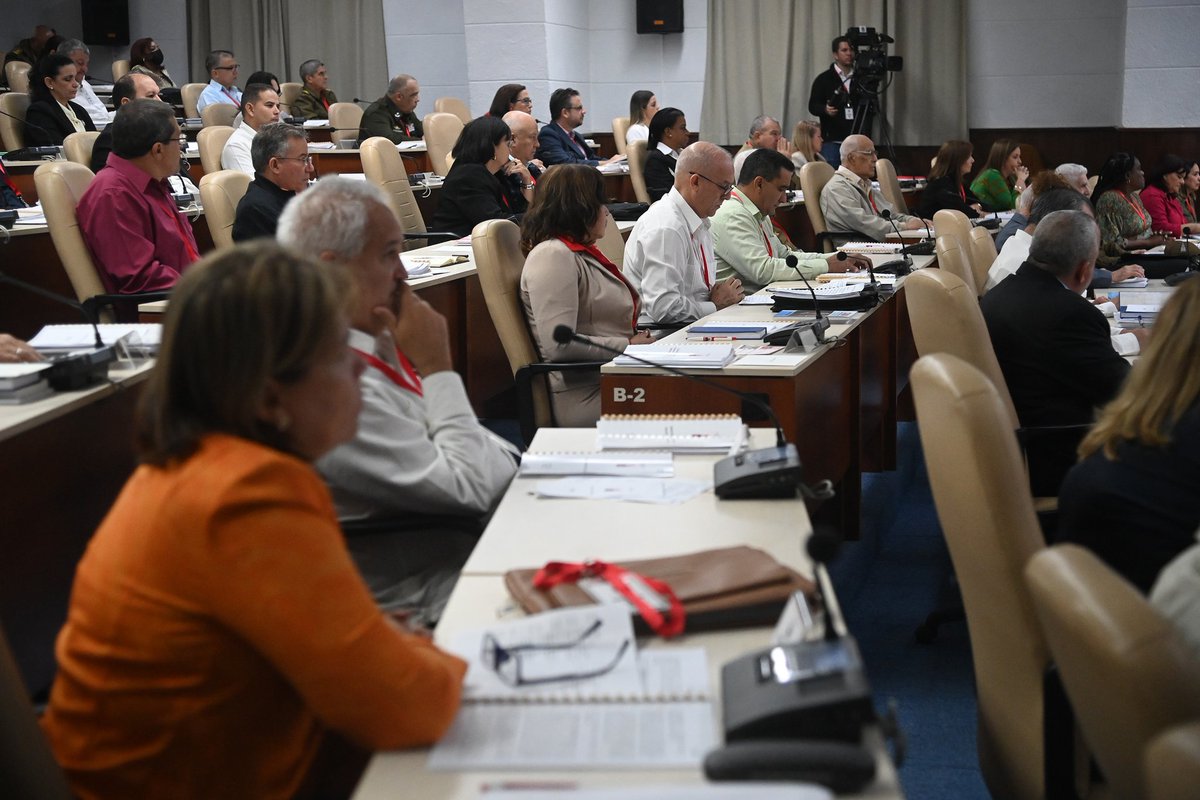 La vinculación permanente con el pueblo ha sido un estilo de trabajo de la dirección del Partido para cumplimentar las prioridades. Durante la rendición de cuentas del Buró Político, <a href="/DrRobertoMOjeda/">Dr. Roberto Morales Ojeda</a> informó que se han visitado 101 municipios.