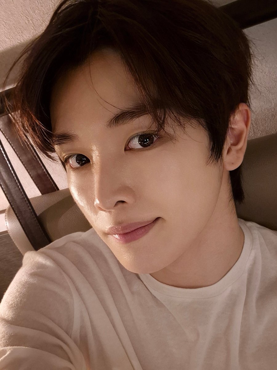 noxeull's tweet photo. 4년전셀카몰라강아지는어디갔고 https://t.co/aHwooVYspZ